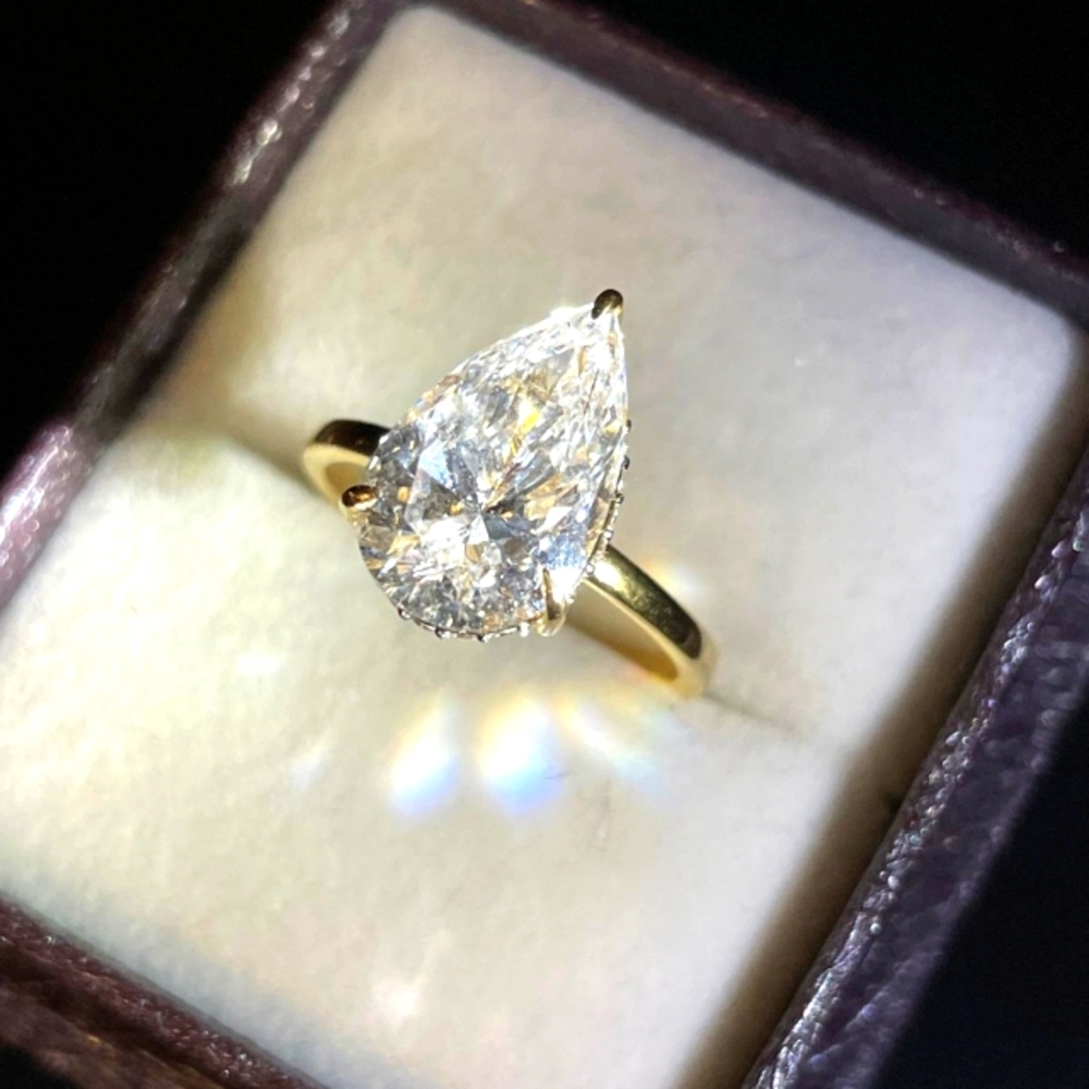 Brand new Lab 4.03ct Pear F/VS1 diamond engagement ring